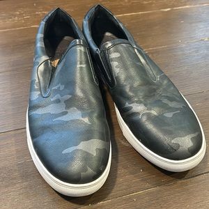 Robert Graham Camouflage Slip Ons, Size 13
